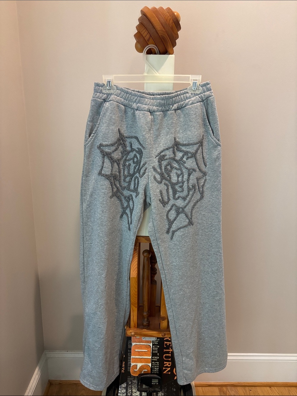 SHEIN Gray Men's Sweatpants with Dark Graphic Embroidery